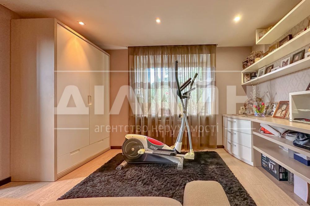 Краща пропозиція! 3-кімн. квартира з ремонтом у центрі міста!