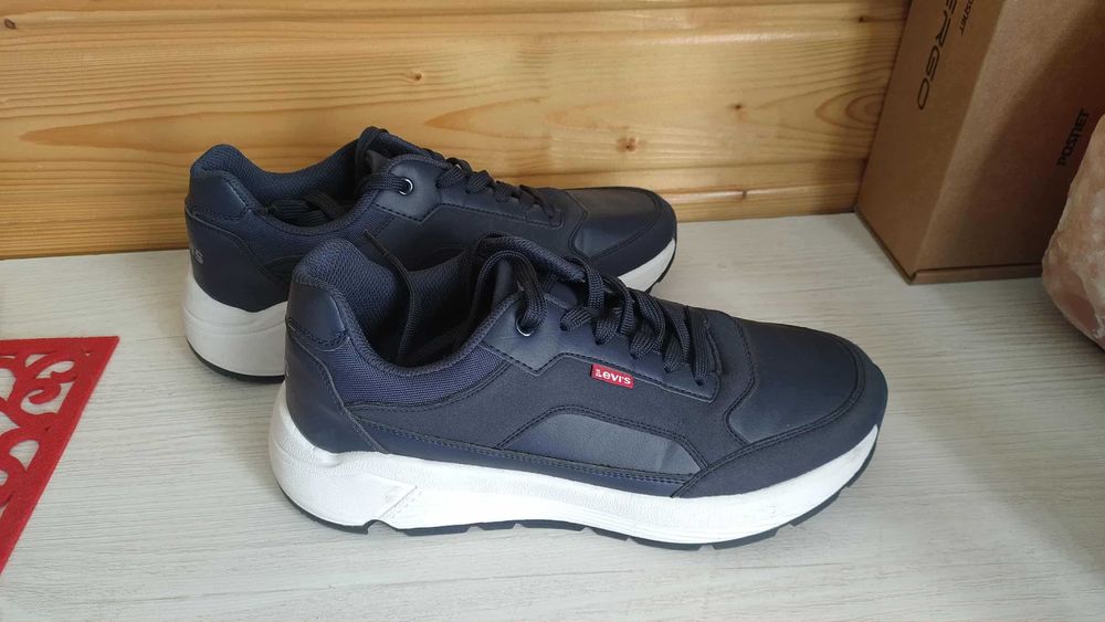 Buty Levis 42 nowe