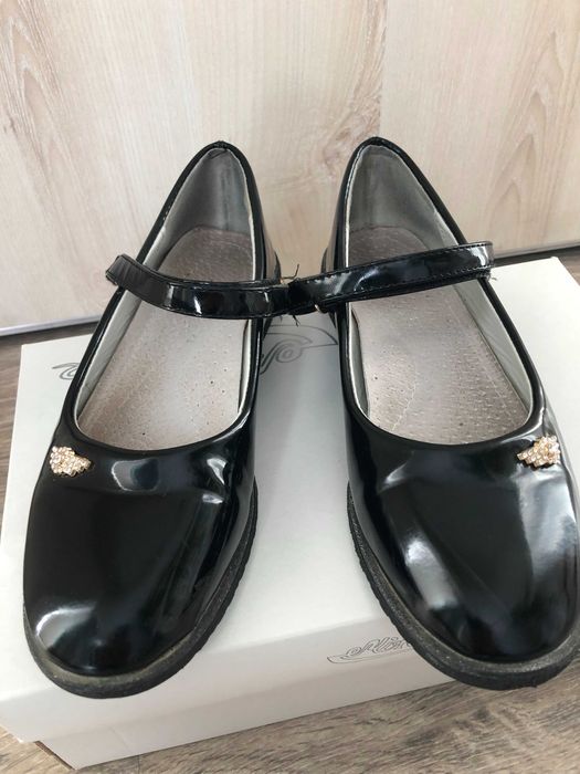 Lakierki czarne dla dziewczynki rozmiar 33