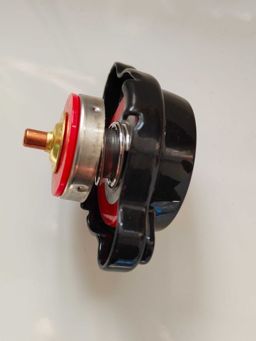 Кришки радіатора з датчиком температури