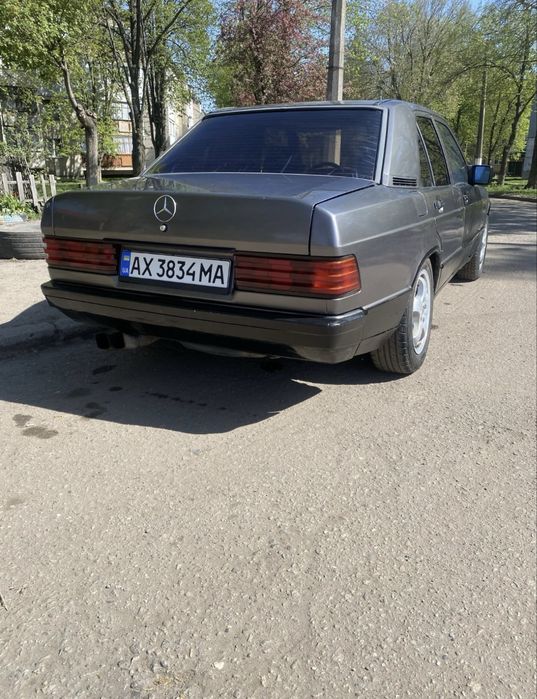 Мерседес 190.