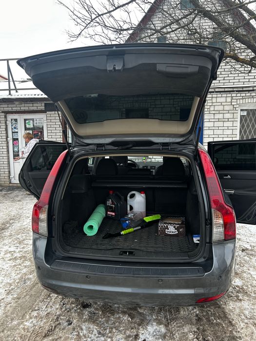 Авто Volvo V50 2009 рік