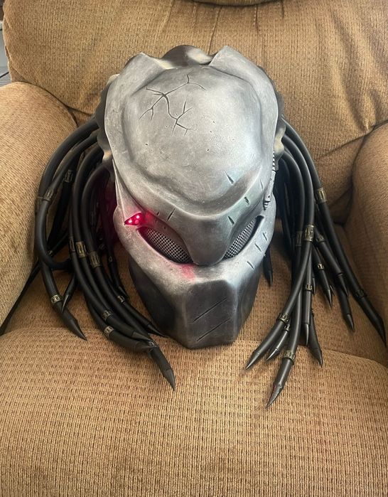 Máscara Predador 1:1 Premium com Luz