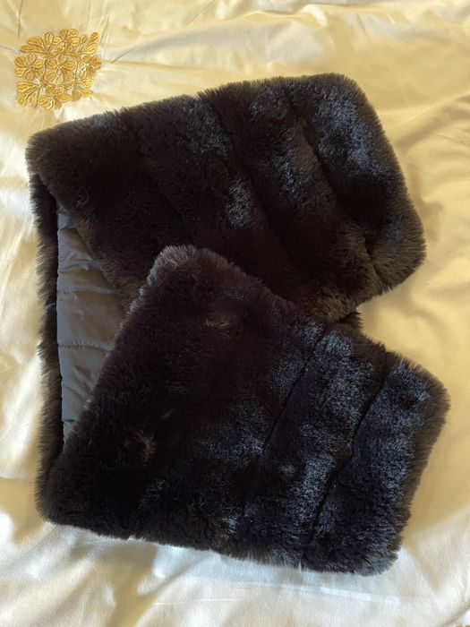 Gola em pêlo preto da Zara