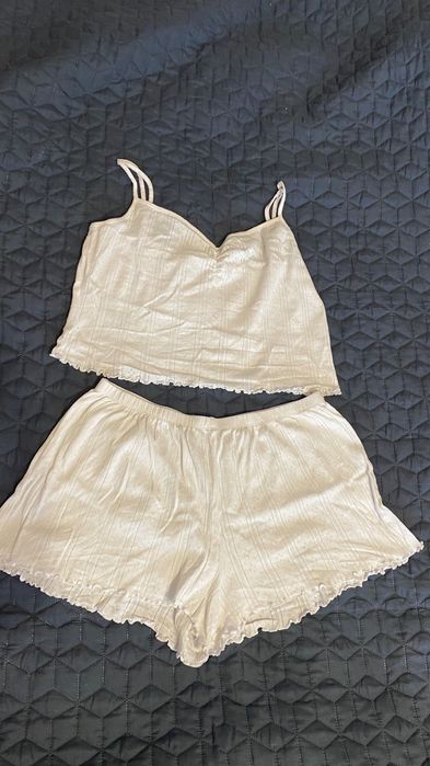 Жіноча піжама  біла