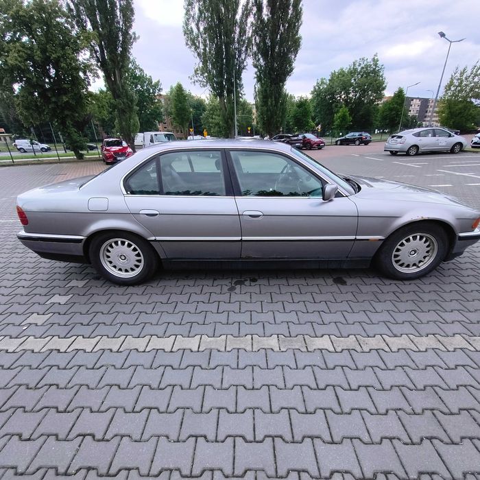 BMW Seria E38 740i Aspensilber-Mettalic