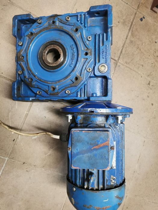 Przekładnia z silnikiem