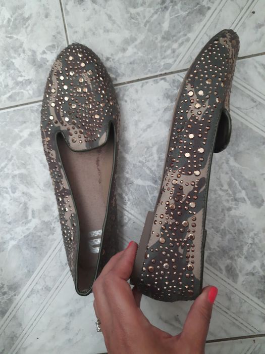 Piękne baleriny materiałowe moro w złote dżety 40