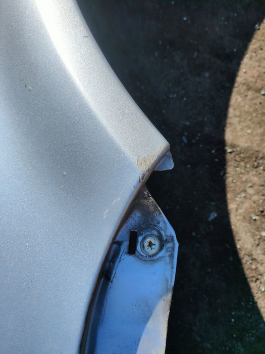Volkswagen Golf 4 IV błotnik lewy srebny LA7W