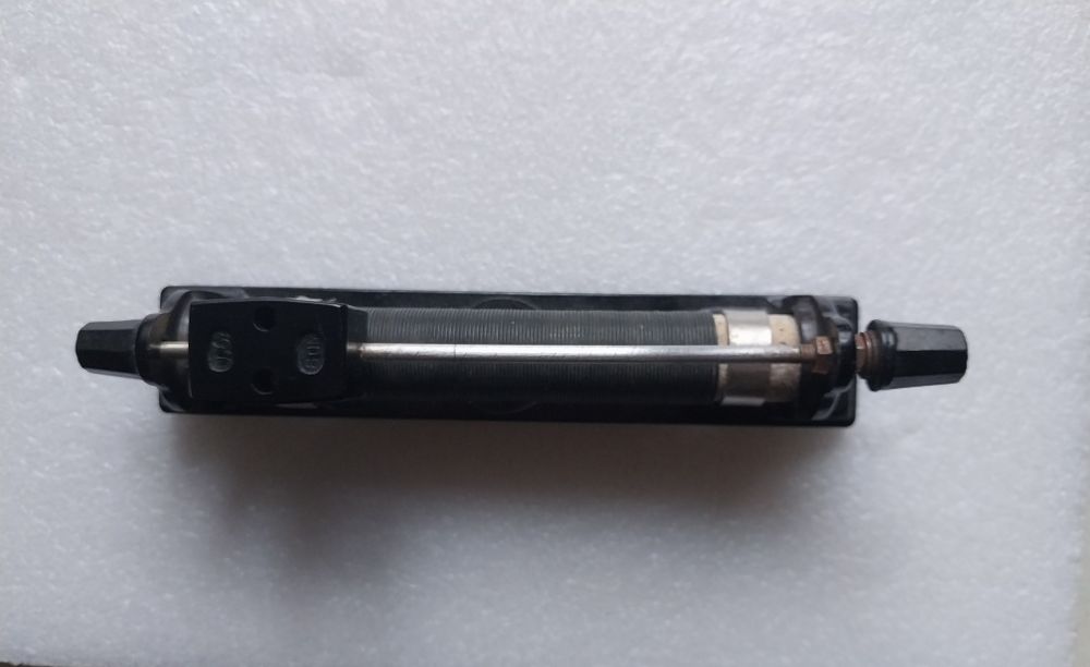 Реостат для регулювання опору 6 ом.