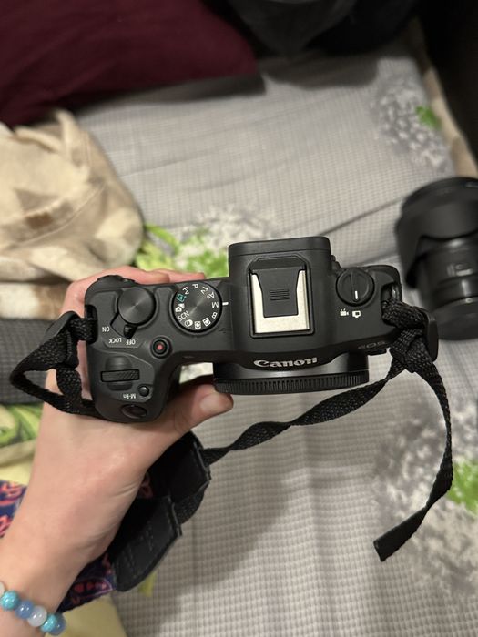 Продам камеру (фотоапарат) canon R8 повнокадровий