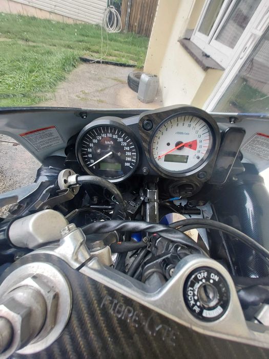 Продам мото  Suzuki GSR 750.