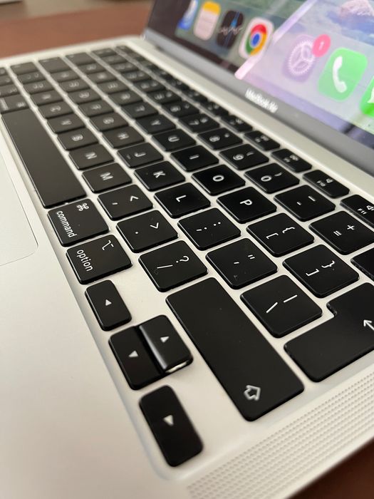 MacBook Air M1 2020 8GB/256GB pęknięta matryca