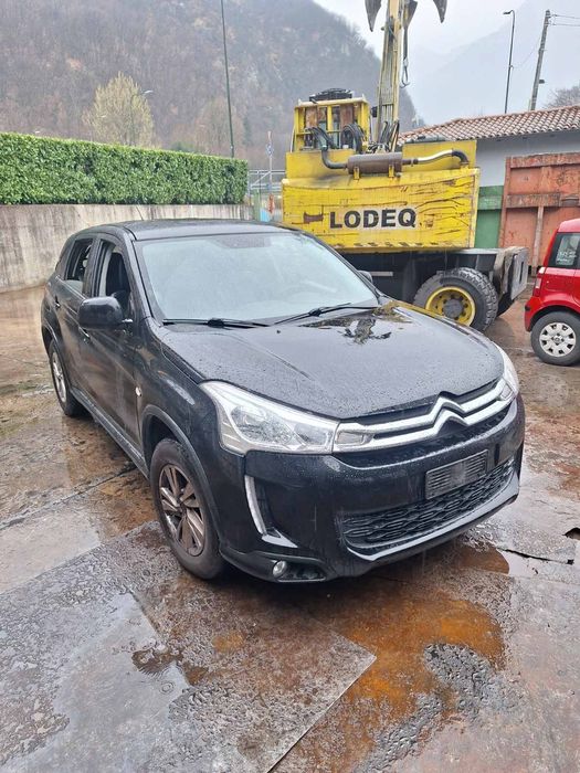 Є запчастини на Citroën C4 aircross 2015