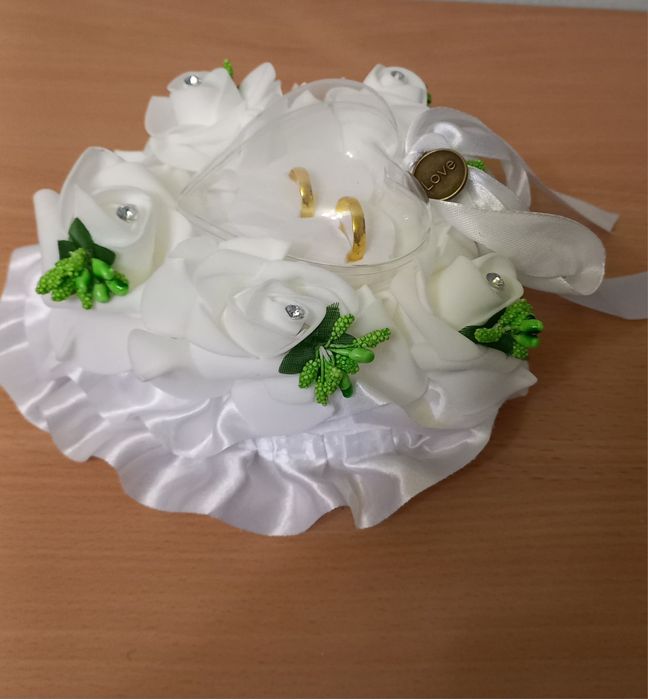 Свадебная подушка с кольцами