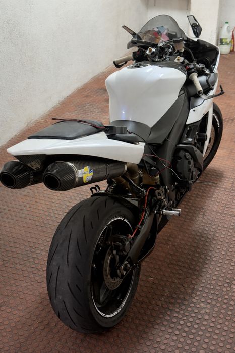Yamaha R1 1000cc