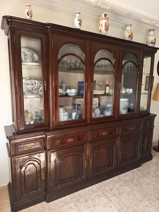 Móvel de sala de jantar com cristaleira