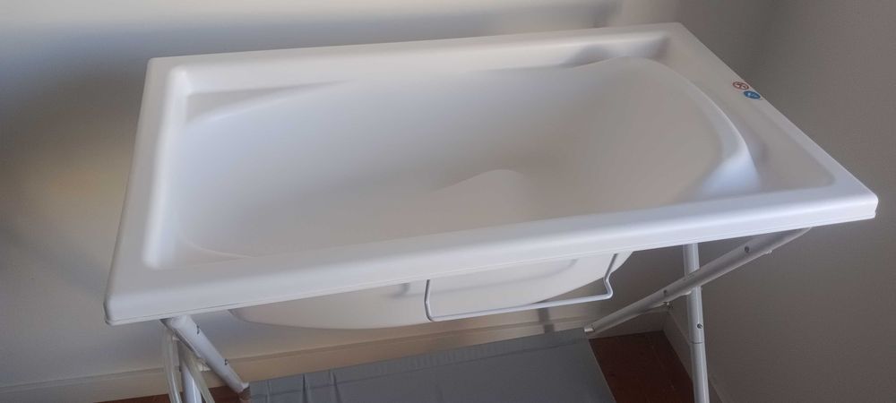 Banheira de Bebé com Suporte Dobrável e Muda-Fraldas