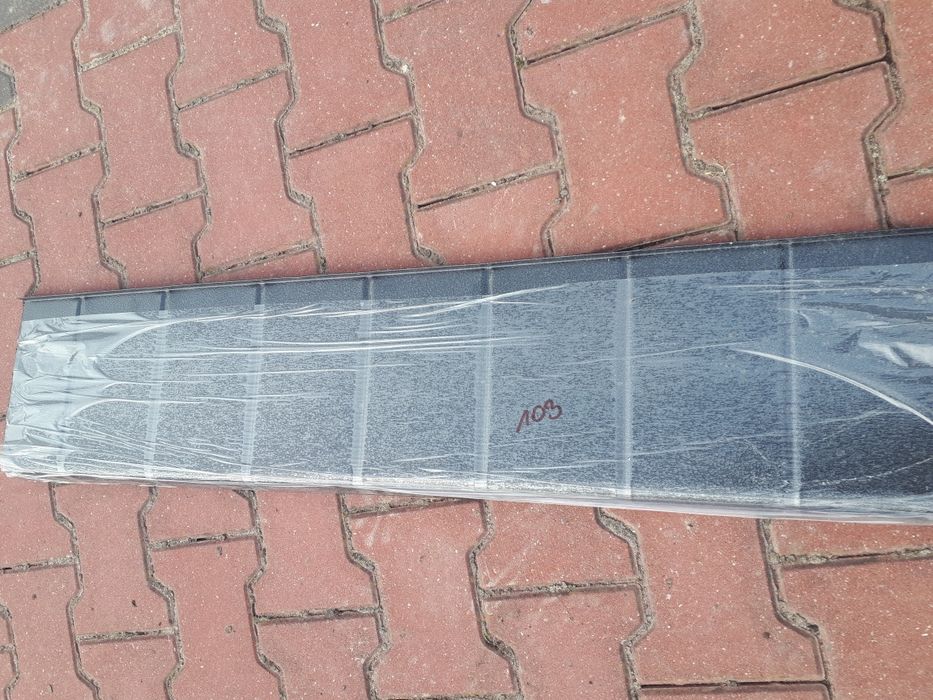 parapet zewnętrzny aluminiowy