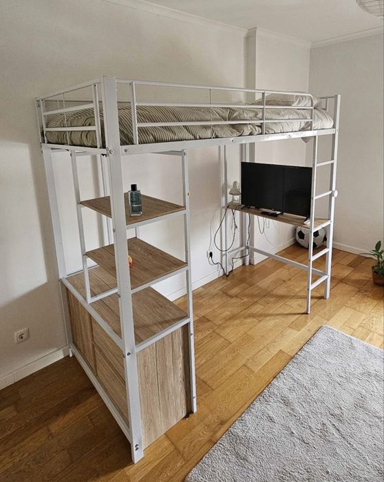 Cama Alta com escadas verticais, secretária e arrumação por baixo