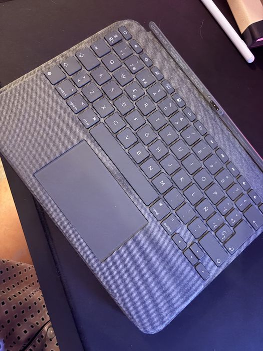 Logitech Combo Touch (Keyboard for iPad)64751015657218122