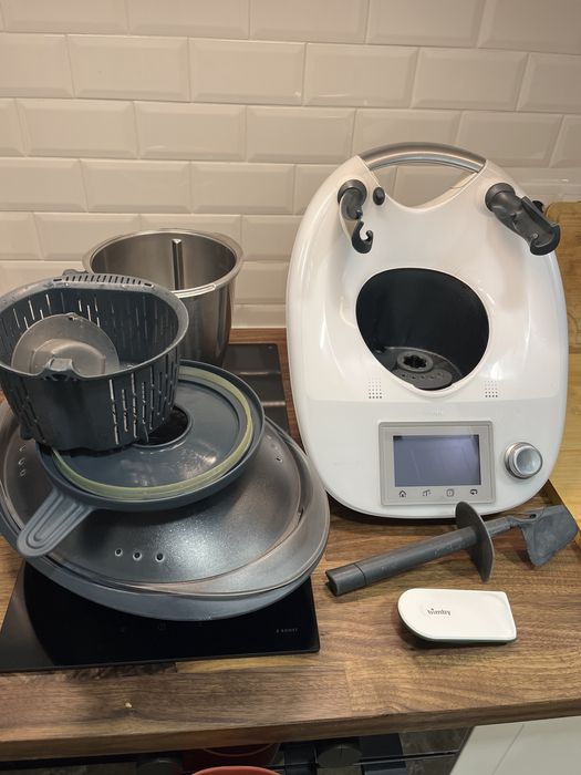 Vendo Bimby TM5 + copo extra + borboleta + chave