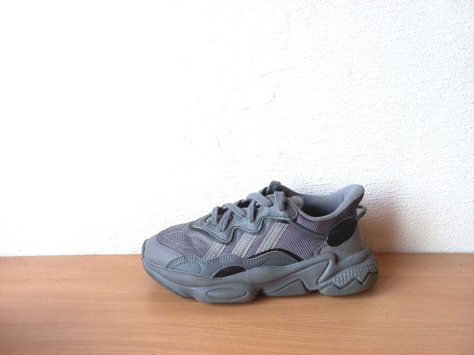 Суперові кросівки adidas OZWEEGO 35,5 р. устілка 22,7 см