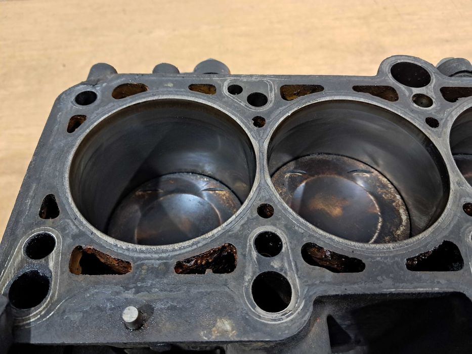 Blik silnika wał 6AAJ tłoki 2.0 TFSI BWA AUDI VW Seat Skoda A3 TT Golf