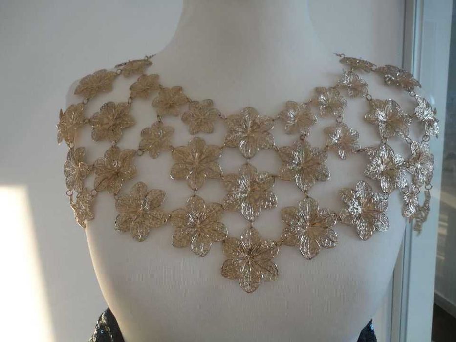 H&M naszyjnik z motywem kwiatów elegancki kołnierz kolia