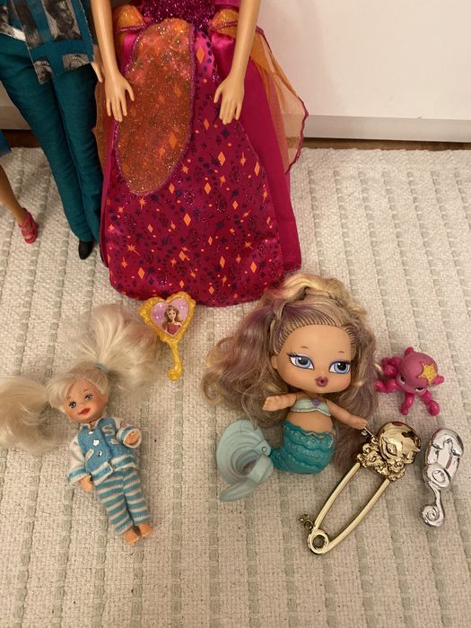 Bonecas Barbie e Ken