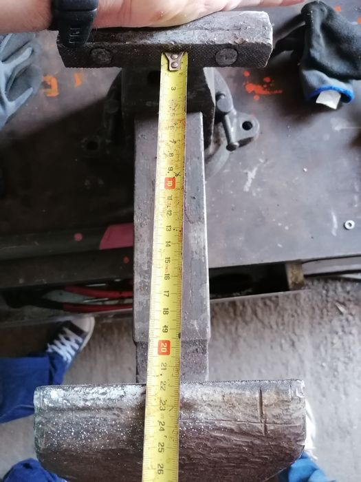 Torno de bancada n. 8  a funcionar muito bem