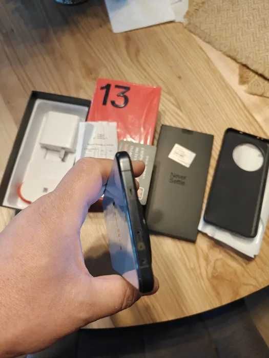 OnePlus 13  12\256  полный комплект в идеале +бонус.