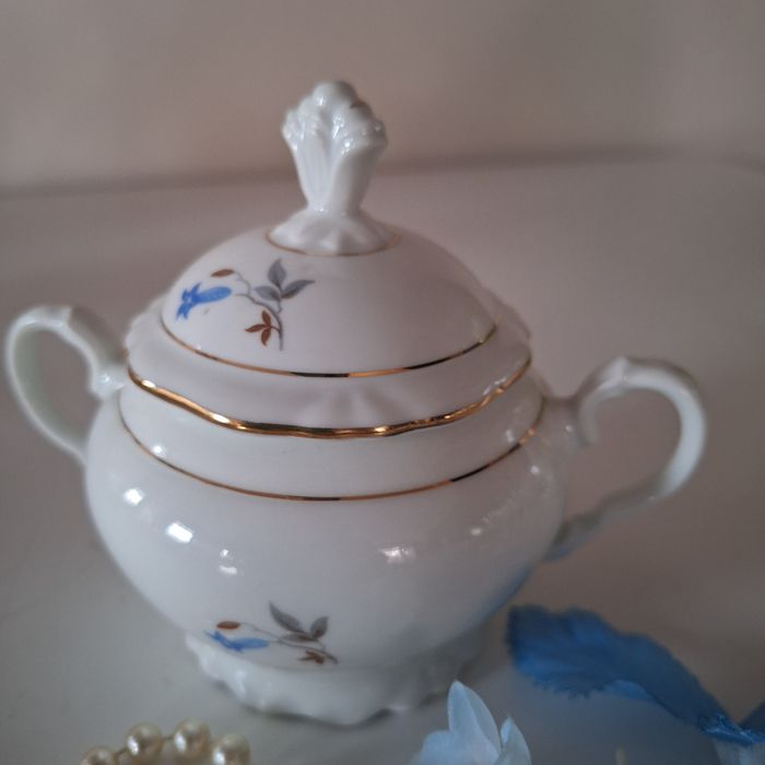 Piękna cukierniczka porcelanowa