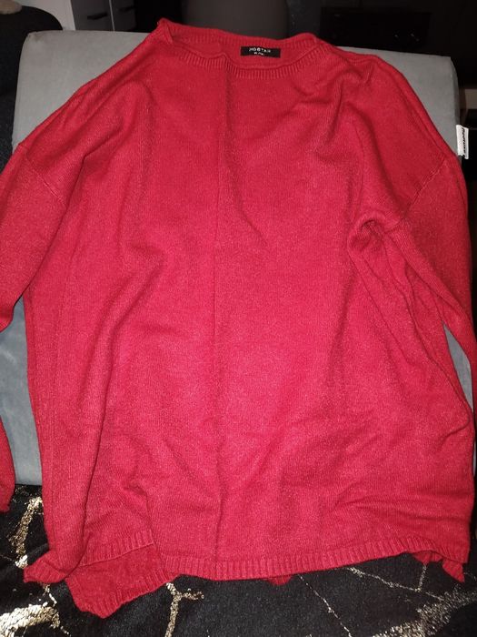 Sweter czerwony plus komin