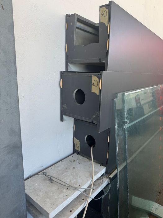 22 colunas de luzes com lâmpadas