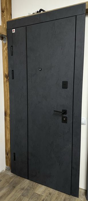 Двері Вхідні Будинок Квартира Двері зі складу Монтаж дверей Металеві