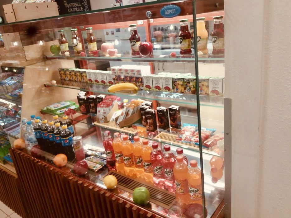Продам витрину кондитерскую