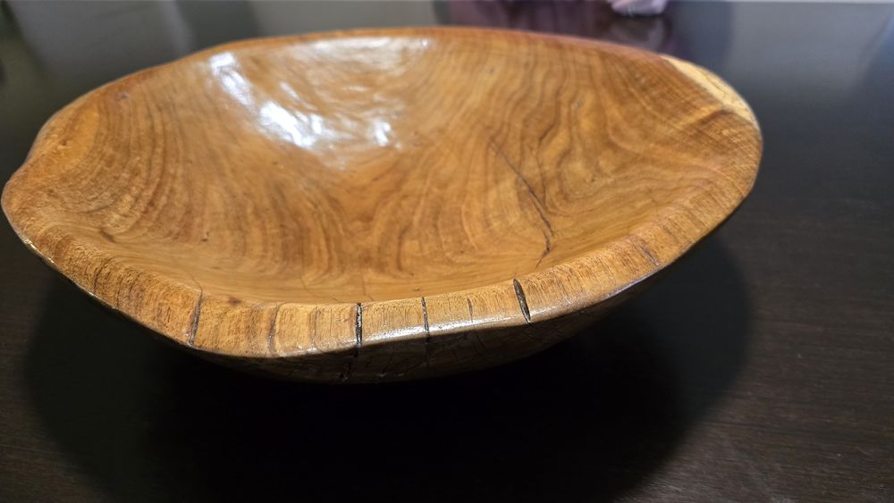 Fruteira peça única em madeira maciça