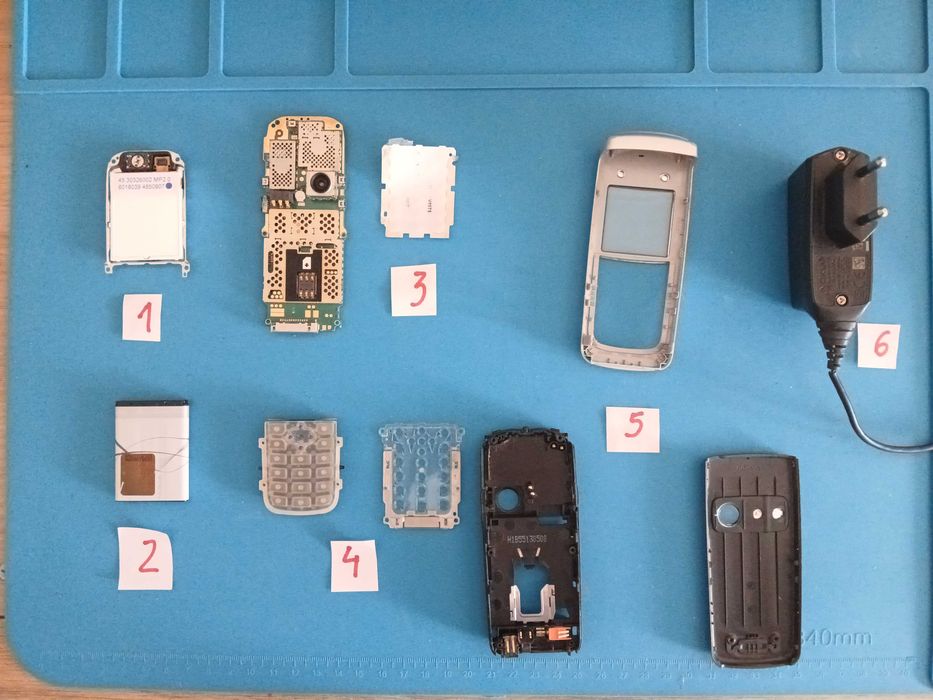 Componentes Originais NOKIA do mesmo Telemovel