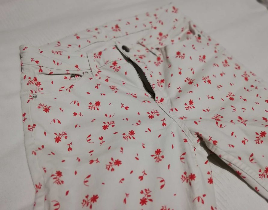 Spodnie stretch białe w kwiaty r. 36/38