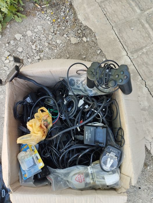 Зарядки,переходники,разное