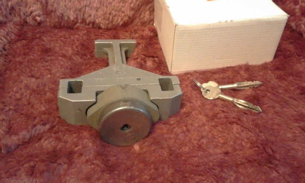 Замок противоугонный автомобильный для блокировки педалей