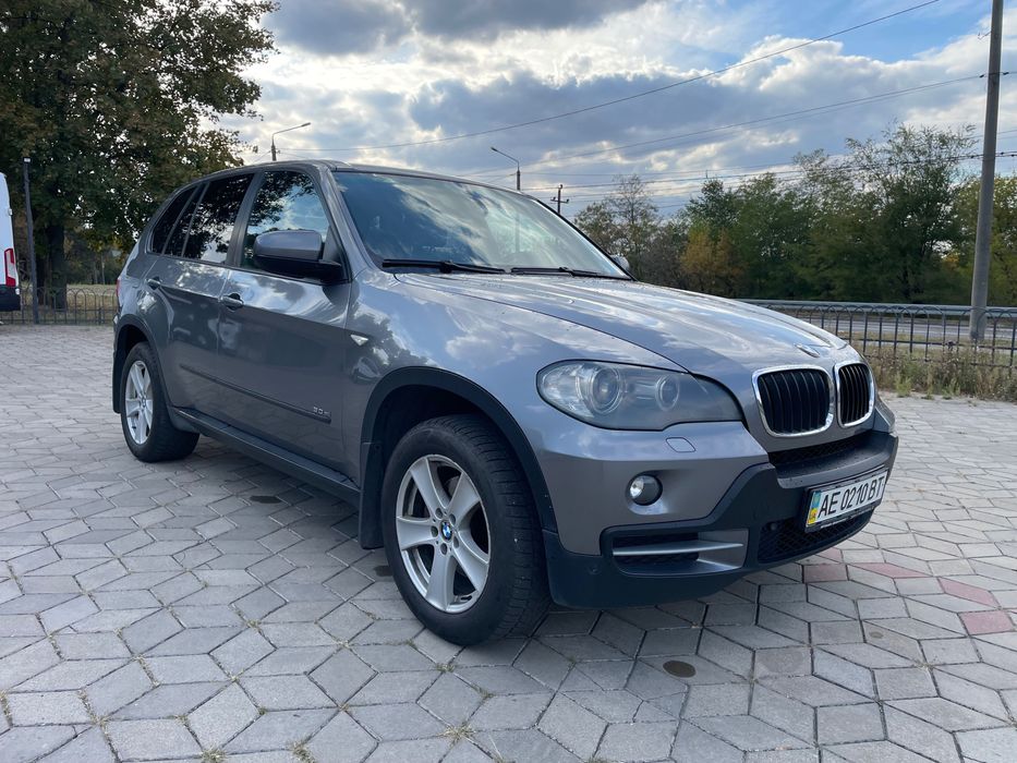 Продам BMW X5 2007 года.