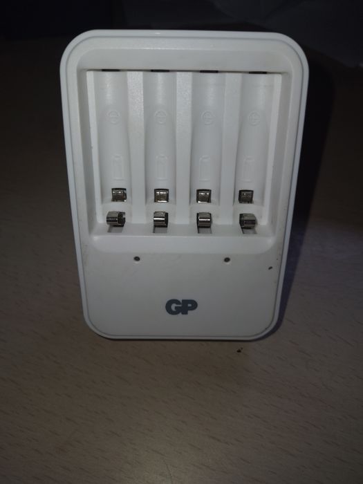 Ładowarka baterii GP