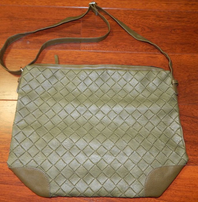 Nowa torba w kolorze wojskowej zieleni