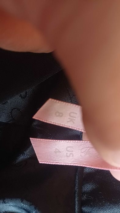 Czarny płaszcz trencz z ozdobami rozmiar 8