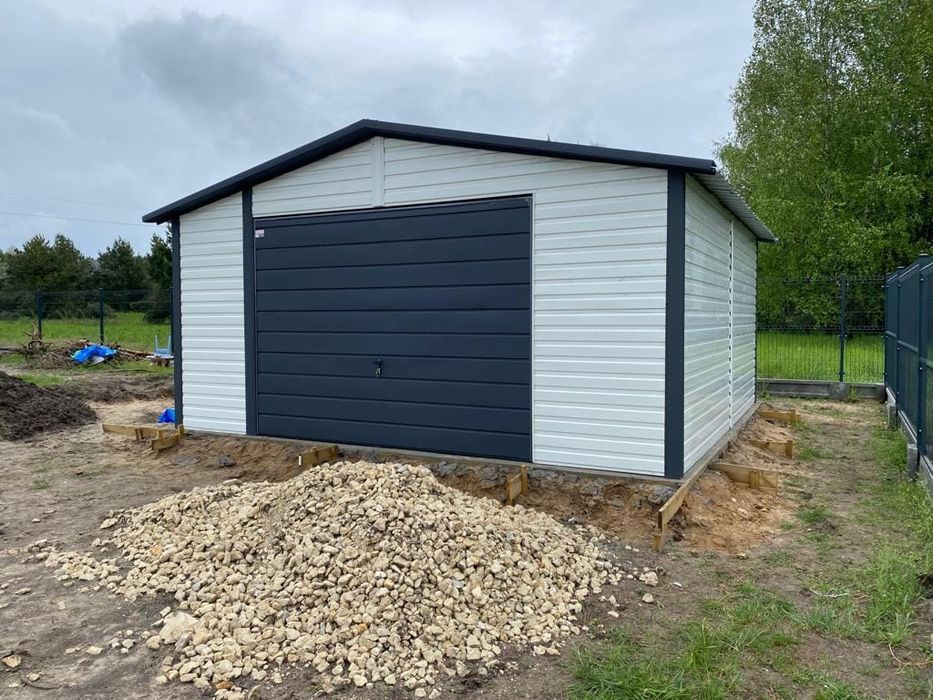 Garaż jednostanowiskowy 5x5 m - Dach dwuspadowy, Brama uchylna, Szara