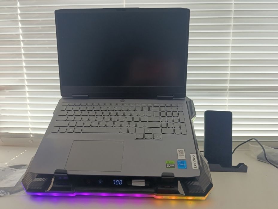 Топова вакуумна охолоджувальна підставка для ноутбука