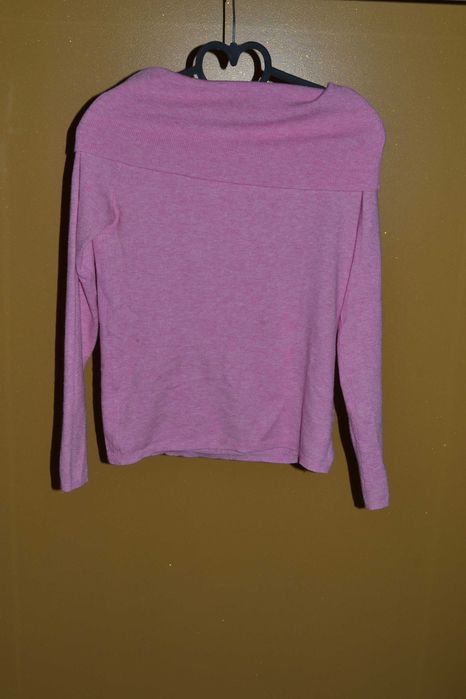 Sweter Primark różowy S 36 zakładany na ramiona