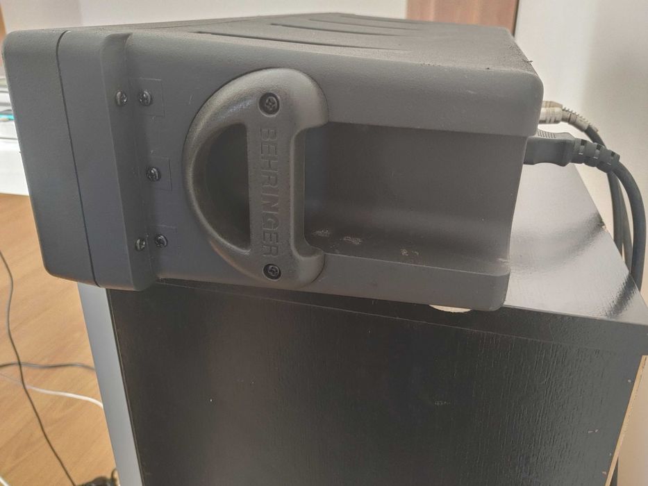 Behringer Europower PMP518M – 5 kanałowy powermikser 180W z efektami